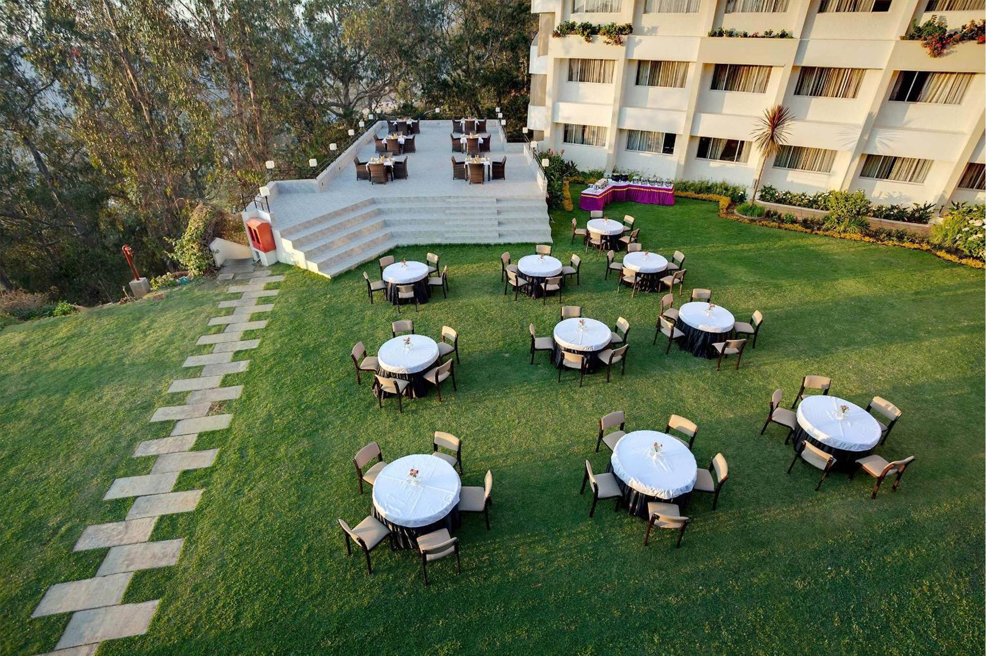 Sinclairs Retreat Ooty Hotel Exterior foto